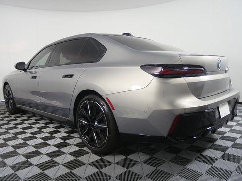 Certified 2023 BMW 740i RWD image 5