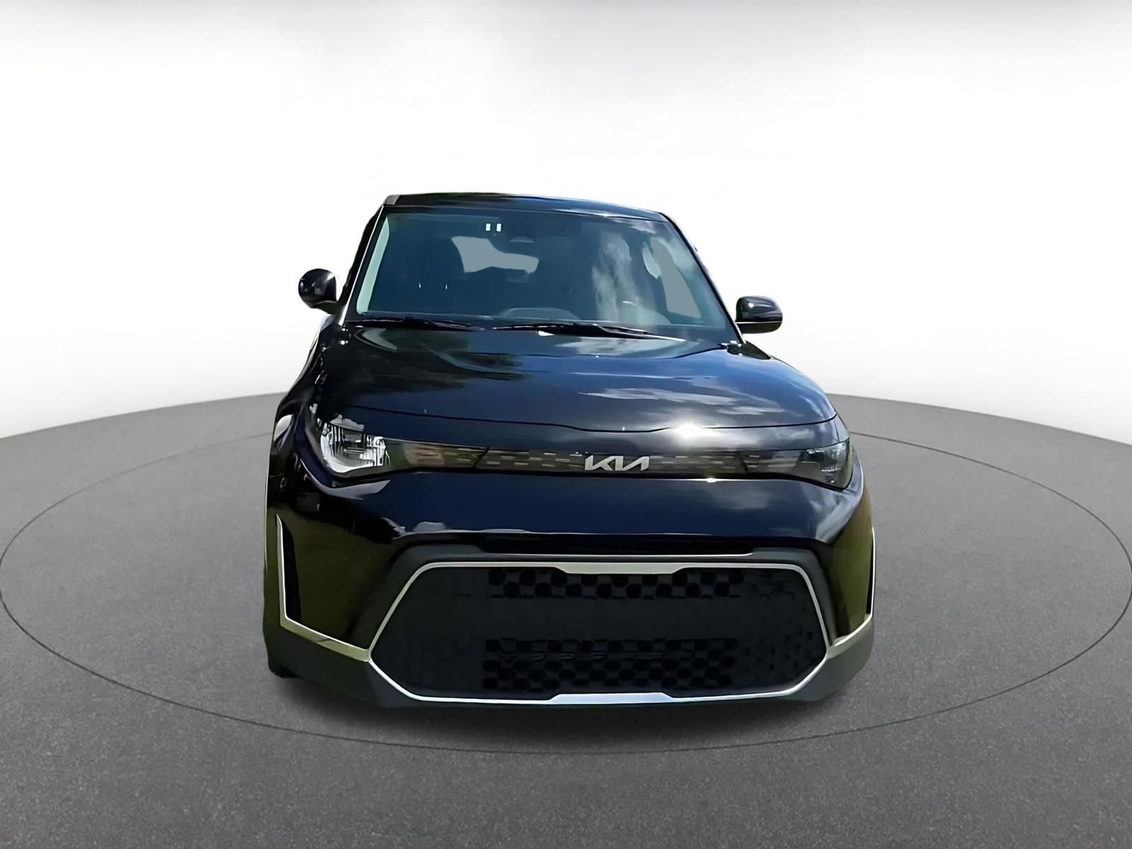Used 2025 Kia Soul LX w/ LX Technology Package FWD image 4