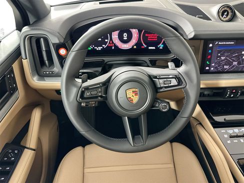 Certified 2025 Porsche Cayenne image 18