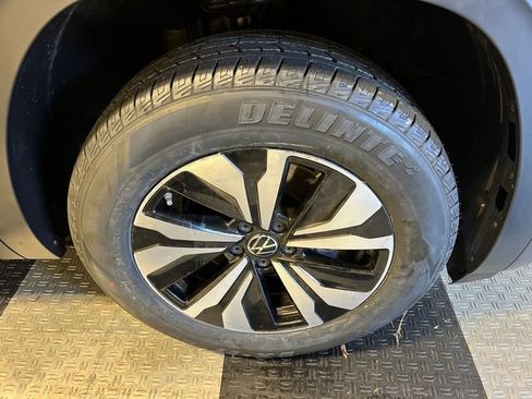 Used 2024 Volkswagen Atlas SE FWD image 9