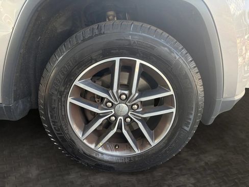 Used 2018 Jeep Grand Cherokee Limited AWD/4WD image 38