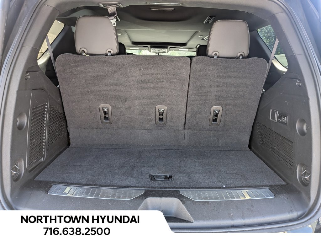 Used 2022 Chevrolet Tahoe RST w/ Luxury Package AWD/4WD image 32