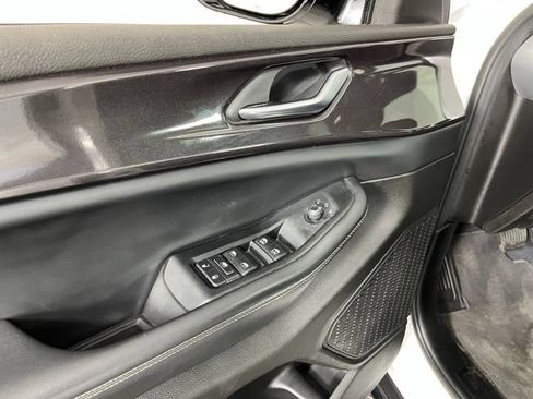 Used 2023 Jeep Grand Cherokee Altitude AWD/4WD image 13