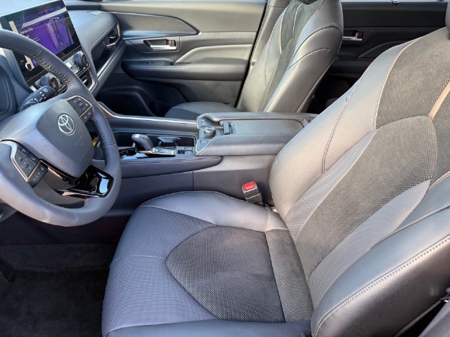Used 2026 Toyota Grand Highlander AWD Hybrid image 11