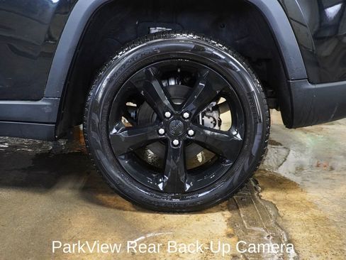 Used 2023 Jeep Grand Cherokee Altitude image 7