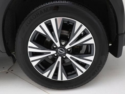 Used 2023 Nissan Rogue SV w/ SV Premium B Package image 10