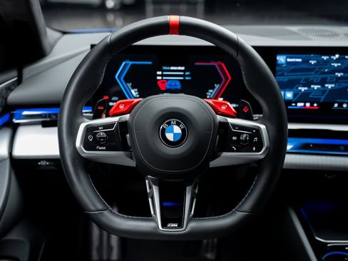 Used 2025 BMW M5 w/ Carbon Package image 46