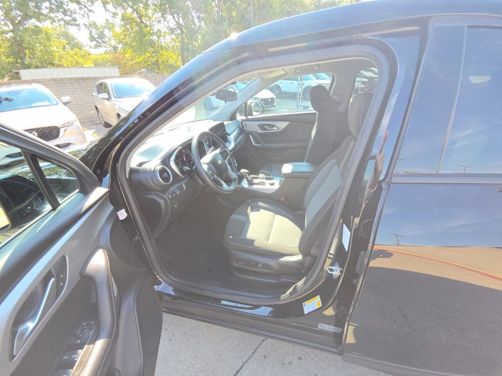 Used 2025 Chevrolet Blazer LT AWD/4WD image 4