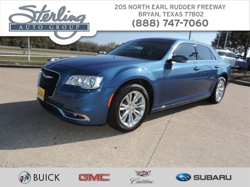Used 2021 Chrysler 300 Touring L image 1