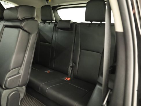 Certified 2023 Toyota Highlander XLE image 37