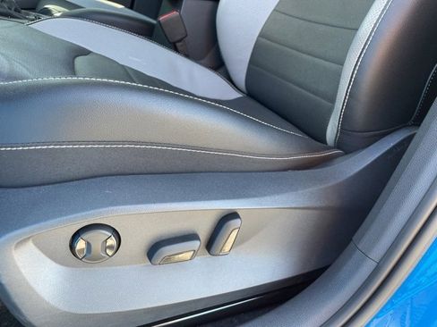 Used 2022 Volkswagen Taos SEL image 9