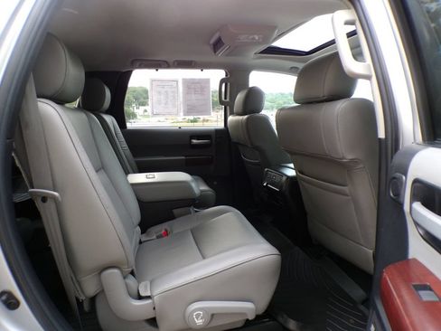 Used 2015 Toyota Sequoia Platinum AWD/4WD image 19