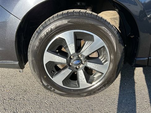 Used 2017 Subaru Forester 2.5i Premium image 9