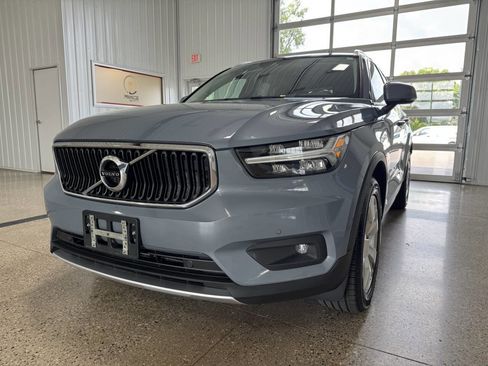 Used 2021 Volvo XC40 T5 Momentum image 45