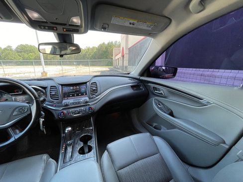 Used 2015 Chevrolet Impala LT FWD image 28