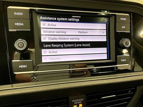 Used 2023 Volkswagen Jetta SE image 34