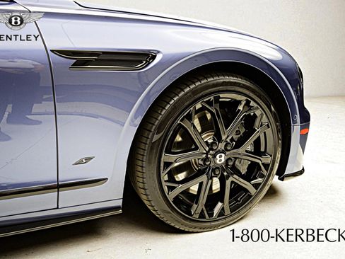 Used 2023 Bentley Flying Spur V8 image 19