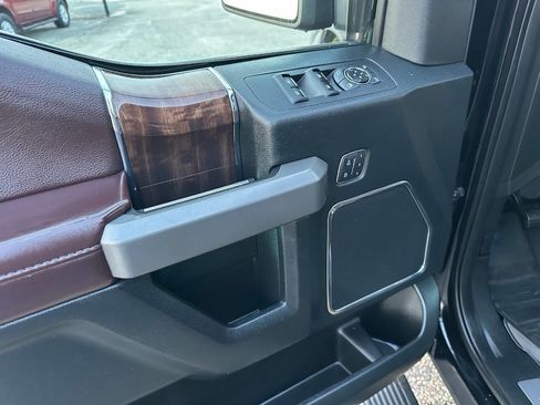 Used 2016 Ford F150 Platinum w/ Equipment Group 701A Luxury image 33