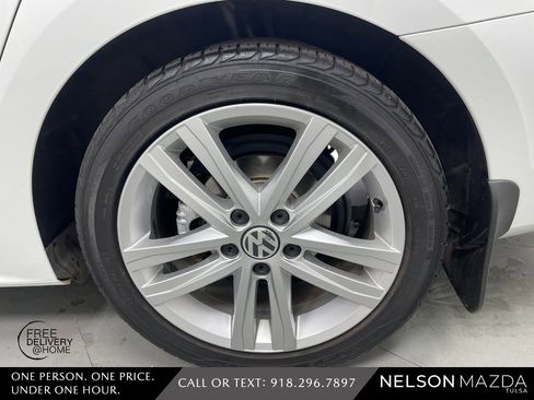 Used 2017 Volkswagen Jetta SEL image 12