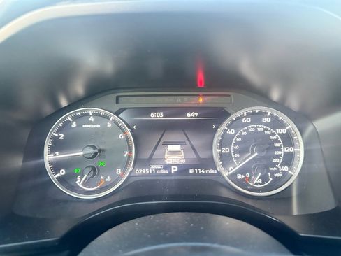 Used 2025 Mitsubishi Outlander SE image 18