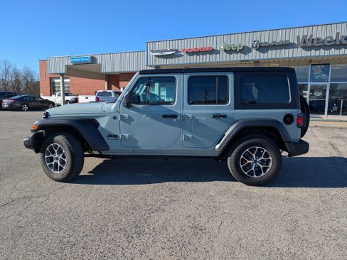 Used 2024 Jeep Wrangler Sport S image 3