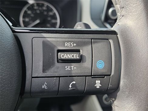 Used 2023 Nissan Rogue SL image 25