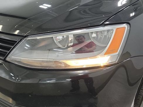 Used 2011 Volkswagen Jetta SE FWD image 26