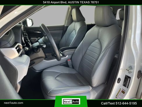 Used 2020 Toyota Highlander XLE FWD image 19