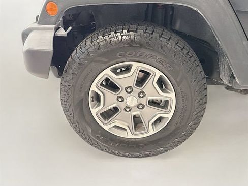 Used 2014 Jeep Wrangler Unlimited Rubicon w/ Max Tow Package AWD/4WD image 22
