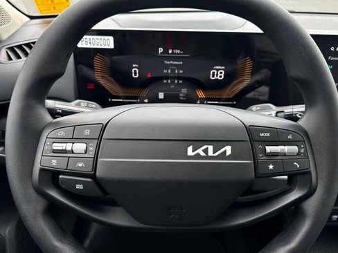 New 2025 Kia K4 LXS image 23