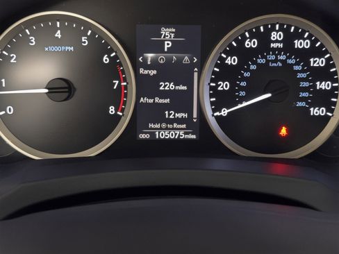 Used 2014 Lexus IS 350 w/ Navigation Package image 22