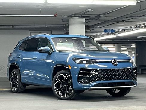 New 2026 Volkswagen Tiguan SEL R-Line AWD/4WD image 2