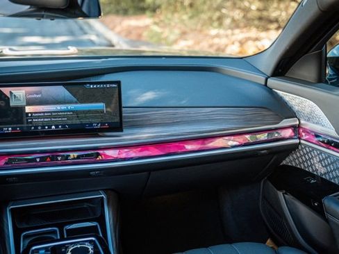 Used 2023 BMW i7 xDrive60 w/ Executive Package 2 image 34