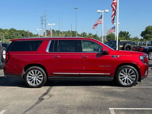 Used 2024 GMC Yukon XL Denali w/ Denali Reserve Package AWD/4WD image 4