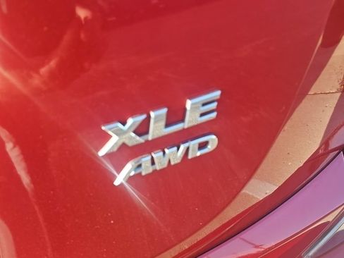 Used 2017 Toyota RAV4 XLE AWD/4WD image 8