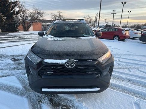Used 2021 Toyota RAV4 LE image 8