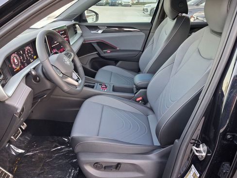 New 2026 Volkswagen Tiguan SE R-Line FWD image 7