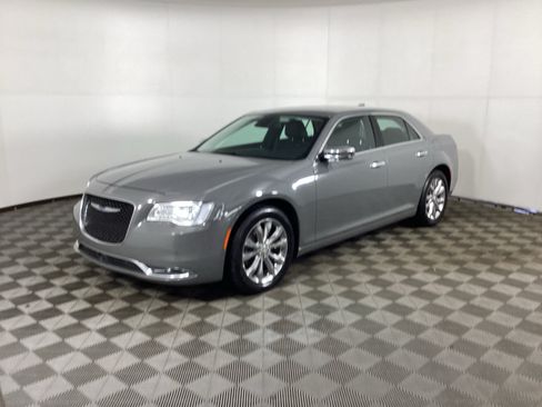 Used 2018 Chrysler 300 Limited w/ Safetytec Plus Group AWD/4WD image 5