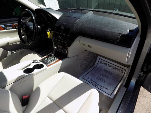 Used 2011 Mercedes-Benz C 300 Luxury image 10