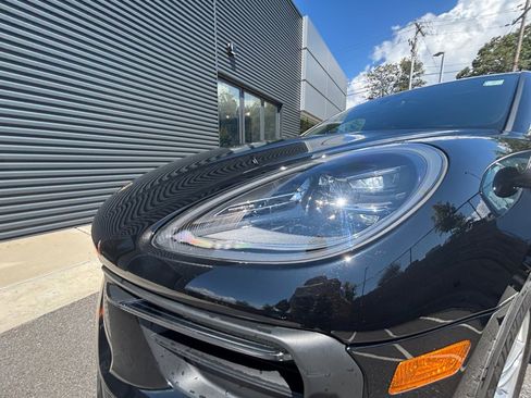 Certified 2024 Porsche Macan image 13