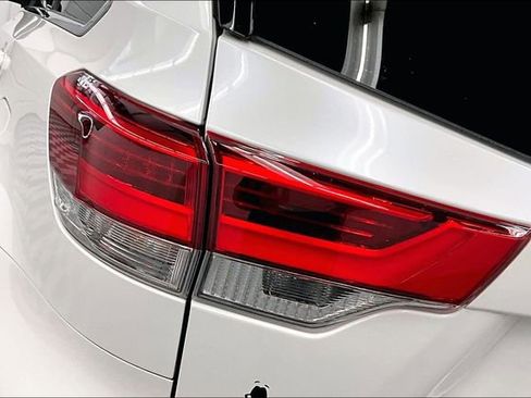 Used 2018 Toyota Highlander XLE AWD/4WD image 37