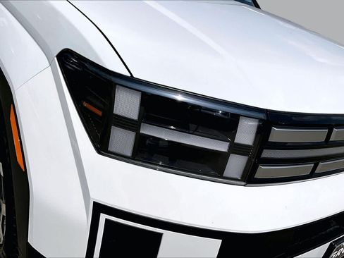 Used 2025 Hyundai Santa Fe SE FWD image 25
