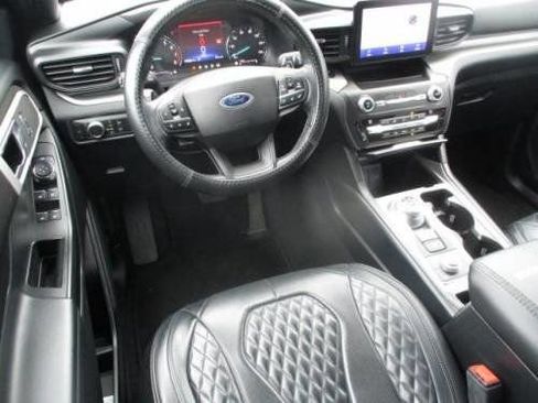 Used 2020 Ford Explorer XLT w/ Comfort Package image 5