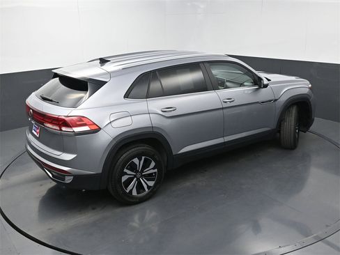 Used 2024 Volkswagen Atlas Cross Sport SE image 33