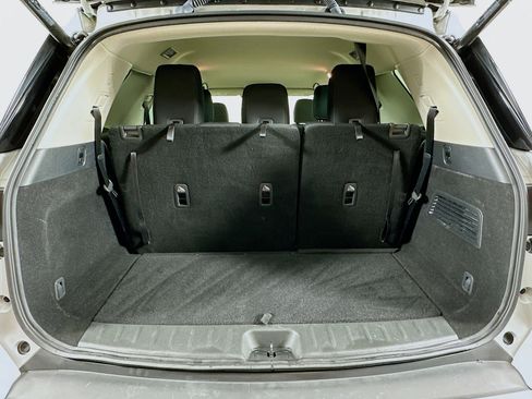 Used 2025 Nissan Pathfinder SV image 29