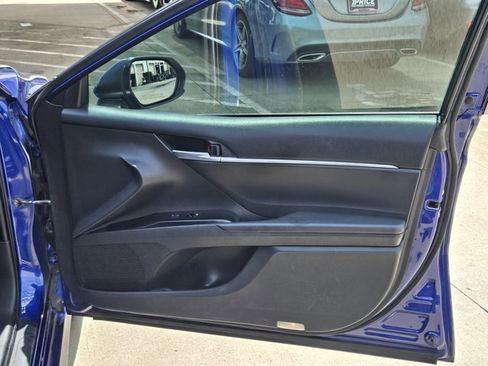 Used 2018 Toyota Camry LE FWD image 9