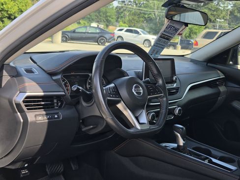 Used 2022 Nissan Altima 2.5 SR FWD image 12
