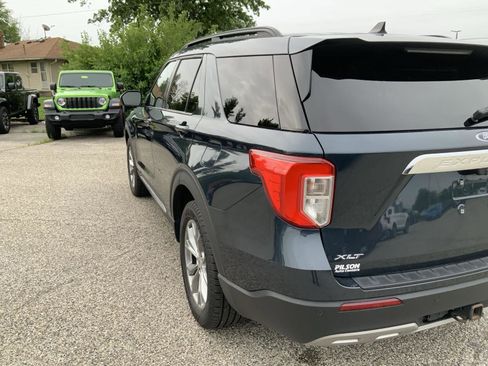 Used 2022 Ford Explorer XLT w/ Equipment Group 202A AWD/4WD image 18