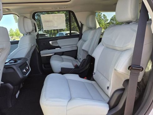 New 2026 Ford Expedition Platinum image 17