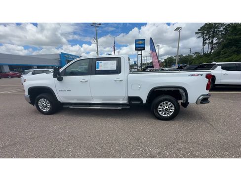 Used 2025 Chevrolet Silverado 2500 LT w/ Convenience Package AWD/4WD image 5